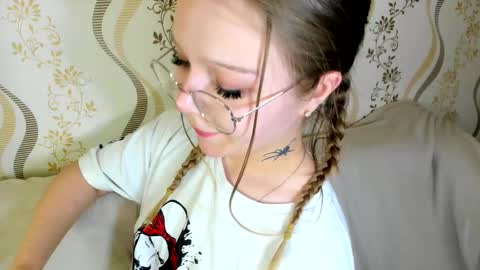 Snapshot of melmooon chatting on 09-11-25, 08:20 MelMooon online show from 09-11-25, 08:20