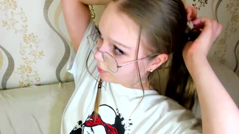 Snapshot of melmooon chatting on 09-15-25, 07:14 MelMooon online show from 09-15-25, 07:14