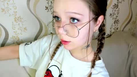 Snapshot of melmooon chatting on 09-21-25, 07:04 MelMooon online show from 09-21-25, 07:04