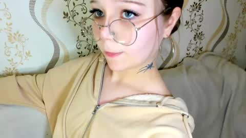 Snapshot of melmooon chatting on 09-29-25, 06:46 MelMooon online show from 09-29-25, 06:46