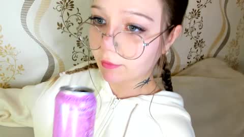 Snapshot of melmooon chatting on 10-13-25, 01:44 MelMooon online show from 10-13-25, 01:44