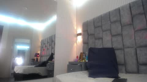 Snapshot of melo_deborah chatting on 12-02-25, 09:21 Debora online show from 12-02-25, 09:21