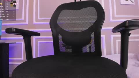 Snapshot of meloddysky chatting on 12-18-24, 06:03 Meloddy online show from 12-18-24, 06:03