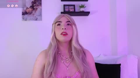 Snapshot of meloddysky chatting on 02-03-25, 12:25 Meloddy online show from 02-03-25, 12:25