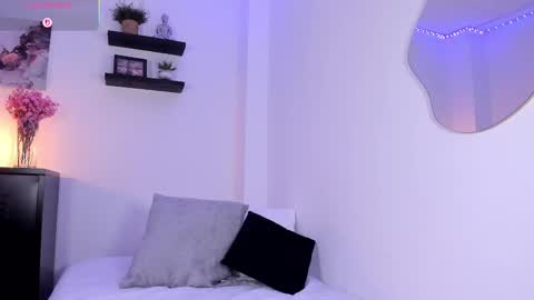 Snapshot of meloddysky chatting on 02-24-25, 05:31 Meloddy online show from 02-24-25, 05:31