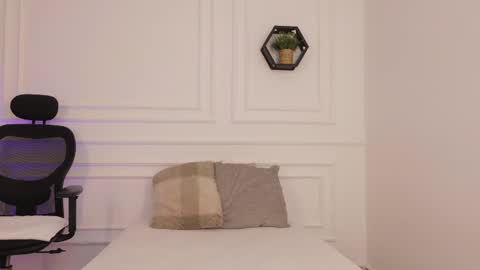 Meloddy online show from 02-16-26, 01:51