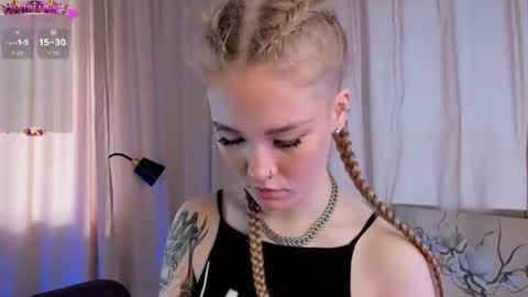 Snapshot of melodievejar chatting on 08-02-26, 04:22 melodievejar online show from 08-02-26, 04:22