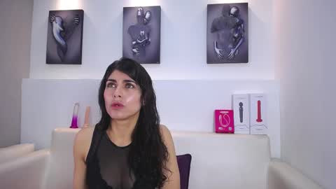 Melodi online show from 11-17-25, 01:06