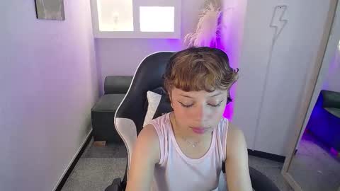 Snapshot of melody701583as chatting on 02-02-26, 12:26 melody701583as online show from 02-02-26, 12:26