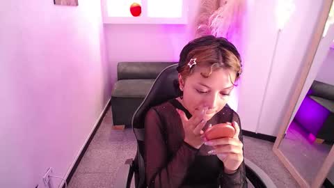 Snapshot of melody701583as chatting on 02-14-26, 12:24 melody701583as online show from 02-14-26, 12:24