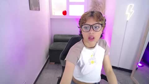 Snapshot of melody701583as chatting on 02-19-26, 12:34 melody701583as online show from 02-19-26, 12:34