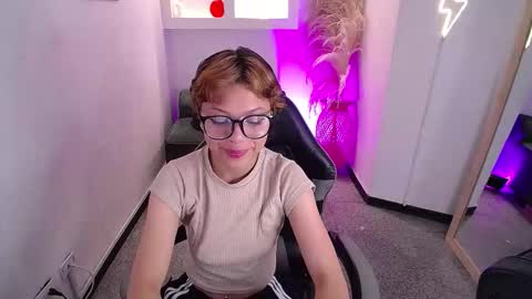 Snapshot of melody701583as chatting on 02-21-26, 12:39 melody701583as online show from 02-21-26, 12:39