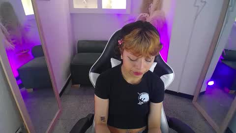 Snapshot of melody701583as chatting on 03-11-26, 12:22 melody701583as online show from 03-11-26, 12:22