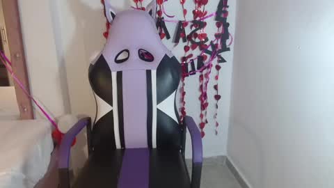 Snapshot of melody_mercy chatting on 02-18-25, 12:06 melody_mercy online show from 02-18-25, 12:06