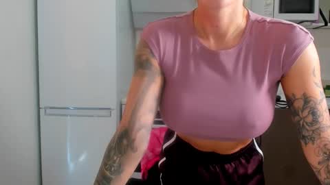 Snapshot of melodyhewit chatting on 05-16-26, 10:36 Masha online show from 05-16-26, 10:36