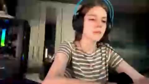 Snapshot of melonygriffen chatting on 10-08-25, 06:22 Hi Im Aria 18 years old online show from 10-08-25, 06:22