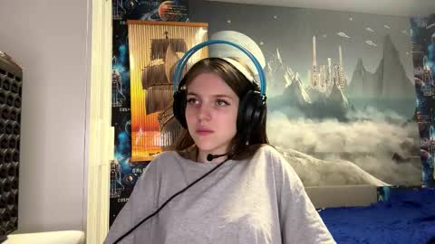 Snapshot of melonygriffen chatting on 11-11-25, 12:16 Hi Im Aria 18 years old online show from 11-11-25, 12:16