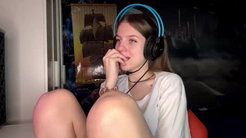 Snapshot of melonygriffen chatting on 11-14-25, 12:26 Hi Im Aria 18 years old online show from 11-14-25, 12:26