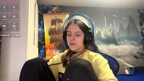 Snapshot of melonygriffen chatting on 03-12-26, 01:28 Hi Im Aria 18 years old online show from 03-12-26, 01:28