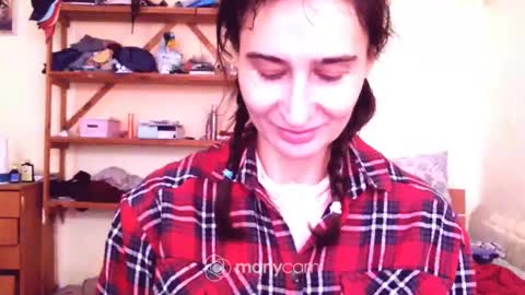 Snapshot of memorningdew chatting on 01-01-25, 12:33 Yummygirl online show from 01-01-25, 12:33