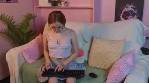 Snapshot of memymee_ chatting on 06-11-26, 02:53 memymee_ online show from 06-11-26, 02:53