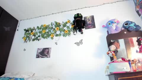 Snapshot of mensia_hernandez chatting on 06-03-26, 02:33 Princess Mensia online show from 06-03-26, 02:33