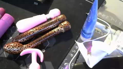 Snapshot of mentosgum chatting on 09-17-25, 08:54 mentosgum online show from 09-17-25, 08:54