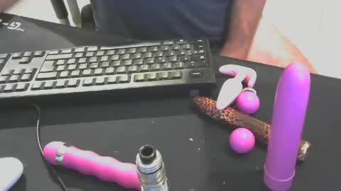 Snapshot of mentosgum chatting on 10-08-25, 10:51 mentosgum online show from 10-08-25, 10:51