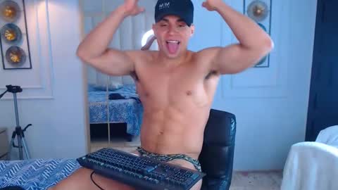 Snapshot of menxtop chatting on 02-08-26, 02:09 Tony and David online show from 02-08-26, 02:09