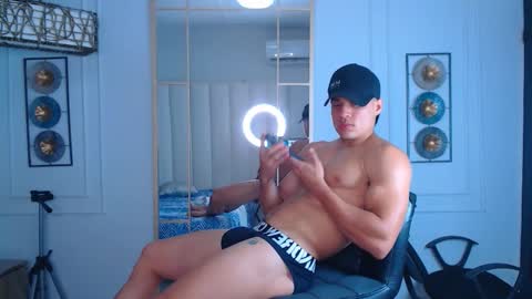 Snapshot of menxtop chatting on 02-11-26, 01:43 Tony and David online show from 02-11-26, 01:43