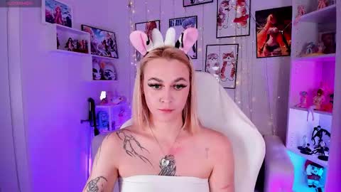 Snapshot of meow_amanda chatting on 09-09-25, 05:56 your kitty Amanda online show from 09-09-25, 05:56