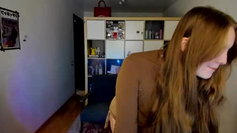 Flora  Next stream November 17th at 6  GMT online show from 04-28-26, 04:39