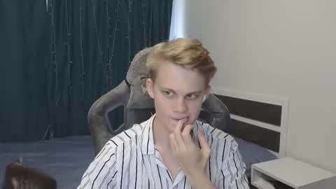 Mickey online show from 10-19-25, 08:26