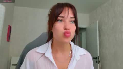 Snapshot of meow_moore chatting on 06-23-26, 05:05 Megan online show from 06-23-26, 05:05