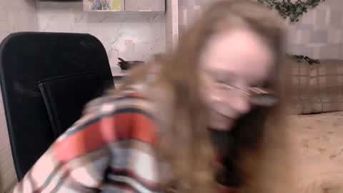 Snapshot of meowcr chatting on 10-14-25, 11:11 meowcr online show from 10-14-25, 11:11