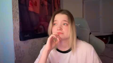 Snapshot of meowki4 chatting on 12-31-24, 10:45 meowme online show from 12-31-24, 10:45