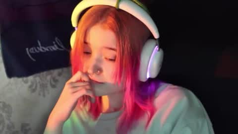 Snapshot of meowki4 chatting on 02-05-25, 02:59 meowme online show from 02-05-25, 02:59