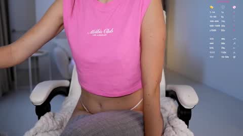 Snapshot of meowwmee chatting on 09-22-25, 07:21 meowwmee online show from 09-22-25, 07:21