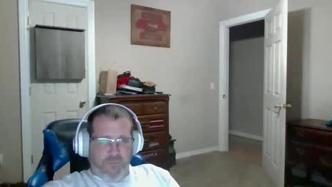 Snapshot of mercer1977 chatting on 05-19-26, 02:56 mercer1977 online show from 05-19-26, 02:56