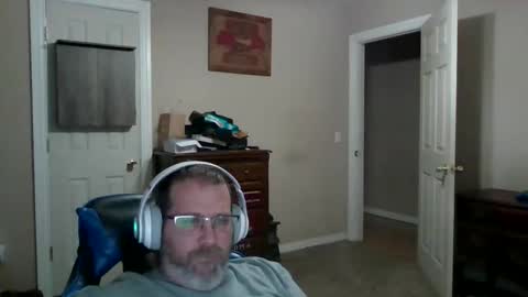 Snapshot of mercer1977 chatting on 05-30-26, 05:43 mercer1977 online show from 05-30-26, 05:43