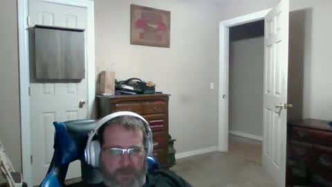 Snapshot of mercer1977 chatting on 06-12-26, 10:36 mercer1977 online show from 06-12-26, 10:36