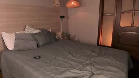 Merida  online show from 09-10-25, 01:22