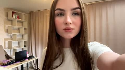 Snapshot of meridethvilca chatting on 10-06-25, 06:05 Rina online show from 10-06-25, 06:05