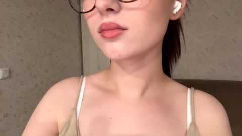 Snapshot of meridethvilca chatting on 10-09-25, 06:06 Rina online show from 10-09-25, 06:06