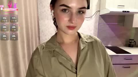 Snapshot of meridethvilca chatting on 11-03-25, 06:09 Rina online show from 11-03-25, 06:09