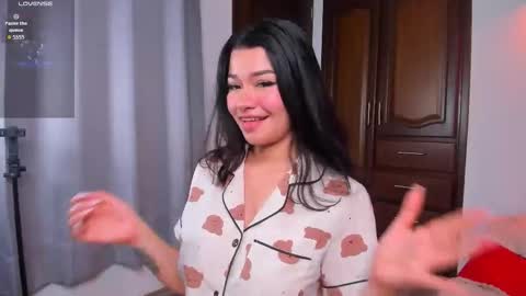 Snapshot of merlia_model chatting on 05-14-26, 01:56 instagram fernandatoloza01 online show from 05-14-26, 01:56