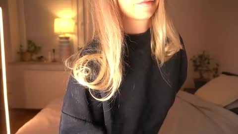 Lara OFFLINE  online show from 02-12-26, 08:26