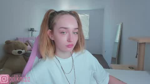 Snapshot of merryl_clark chatting on 06-30-26, 12:39 Sara online show from 06-30-26, 12:39