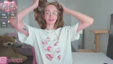 Snapshot of merryl_clark chatting on 07-22-26, 01:47 Sara online show from 07-22-26, 01:47