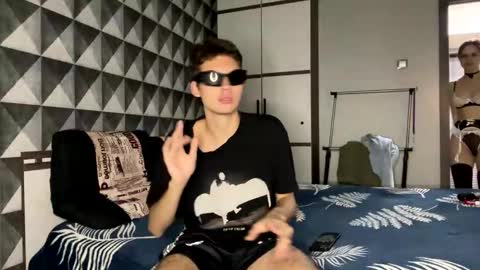 Johnny and Hailey online show from 10-04-25, 05:33